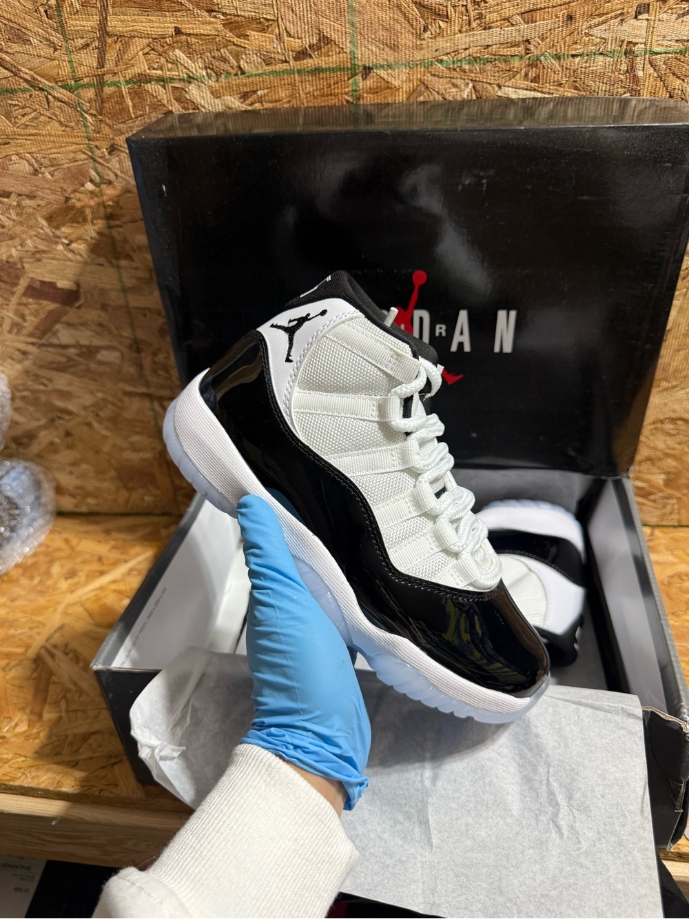 Jordan Retro 11 Retro Concord - White and Black